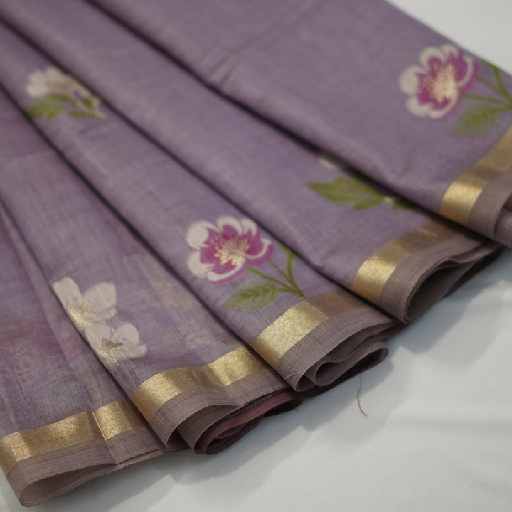 Silk cotton saree with Jamdhani floral weaving.