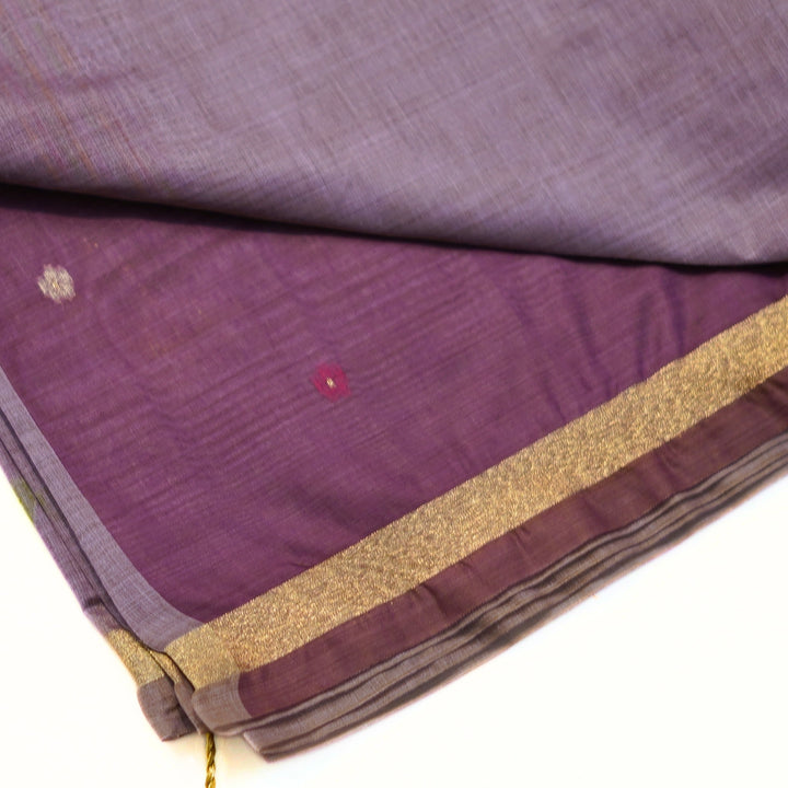 Silk cotton saree with Jamdhani floral weaving.