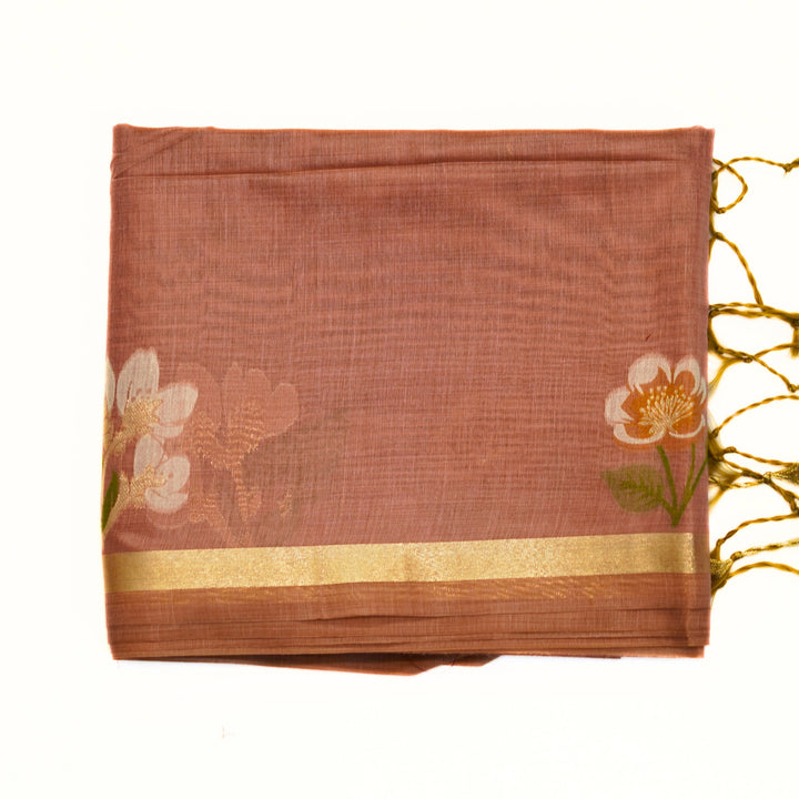 Silk cotton saree with Jamdhani floral weaving.