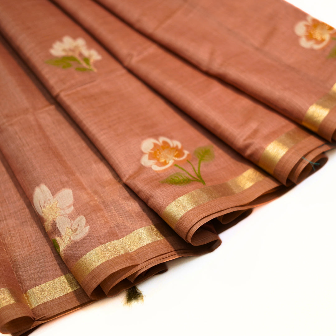 Silk cotton saree with Jamdhani floral weaving.