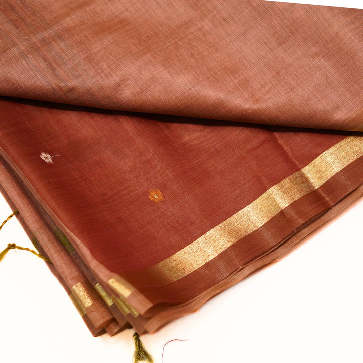 Silk cotton saree with Jamdhani floral weaving.
