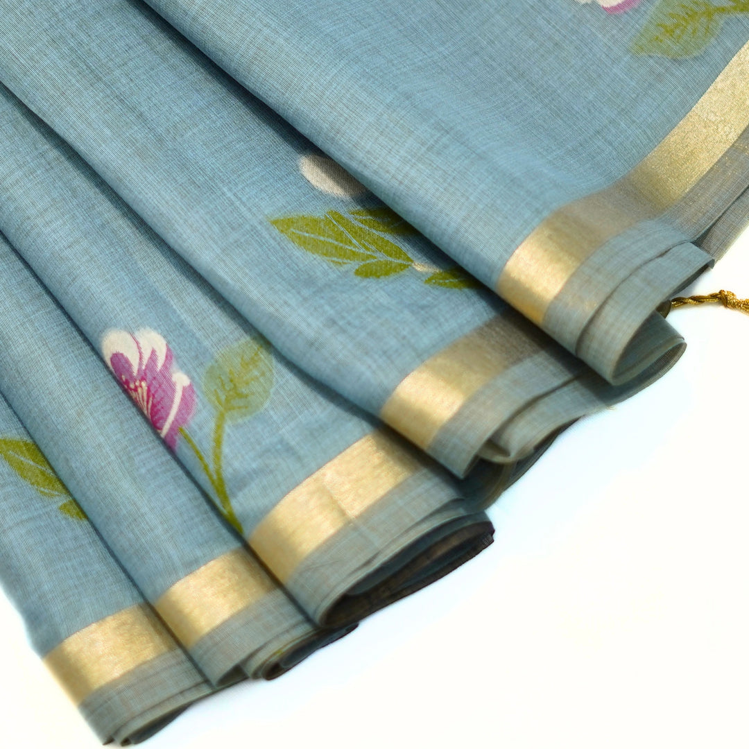 Silk cotton saree with Jamdhani floral weaving.