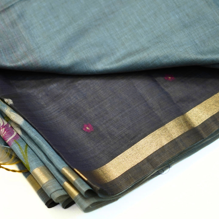 Silk cotton saree with Jamdhani floral weaving.