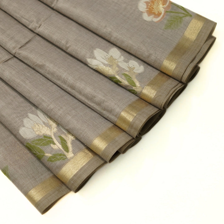 Silk cotton saree with Jamdhani floral weaving.