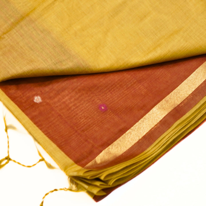 Silk cotton saree with Jamdhani floral weaving.