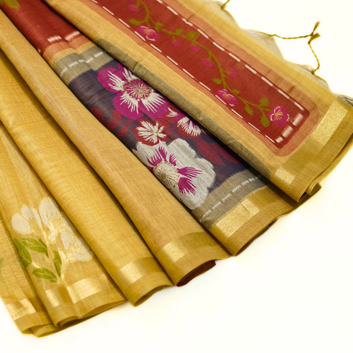 Silk cotton saree with Jamdhani floral weaving.