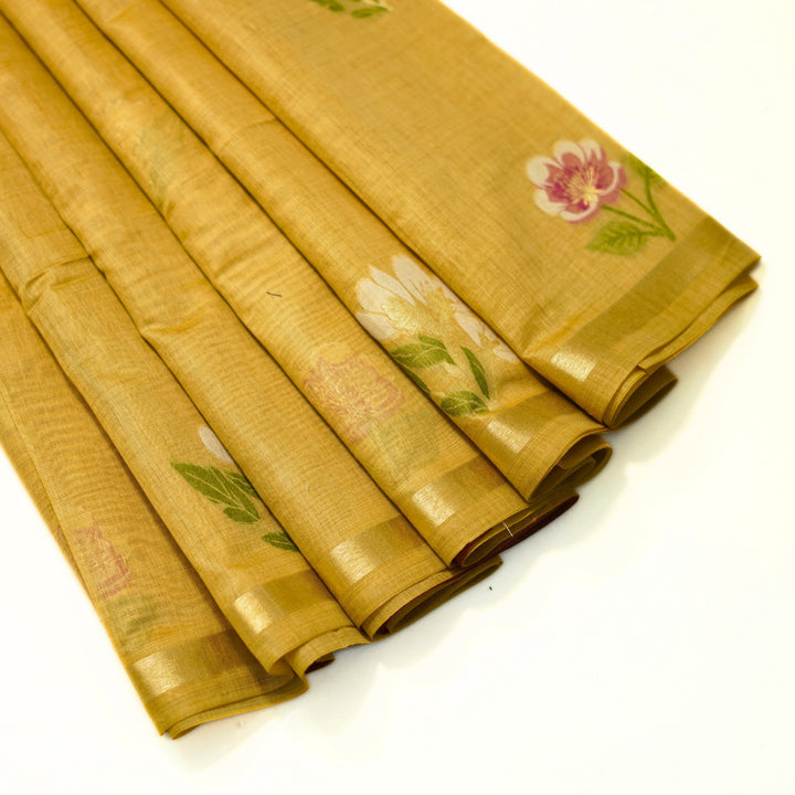 Silk cotton saree with Jamdhani floral weaving.
