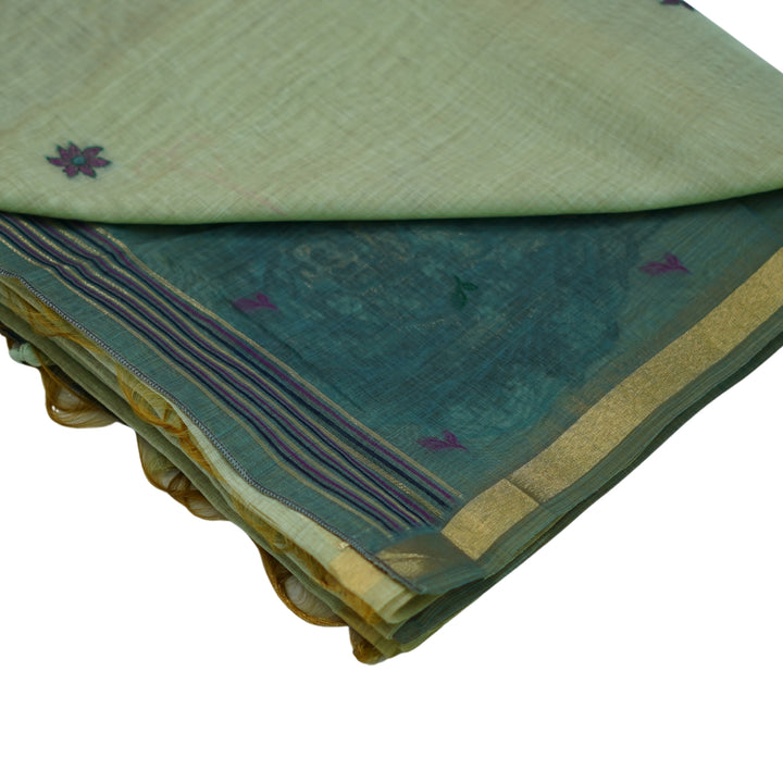 Cotton silk saree with jamdhani weaving on pallu and pleats.