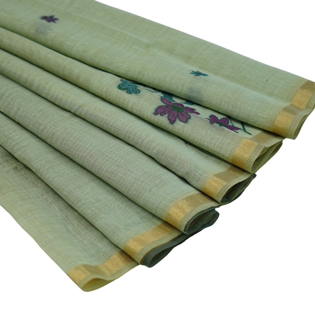 Cotton silk saree with jamdhani weaving on pallu and pleats.