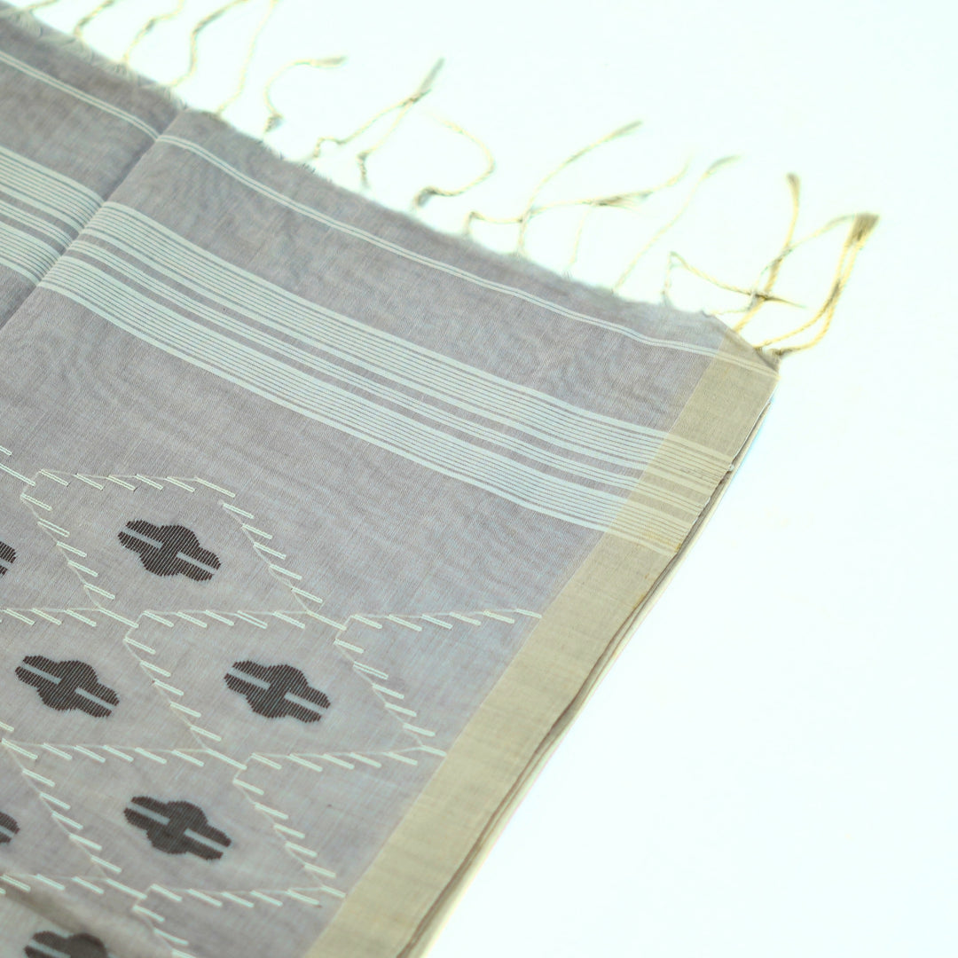 Pure bengal cotton saree with buttas all over, with rich pallu.
